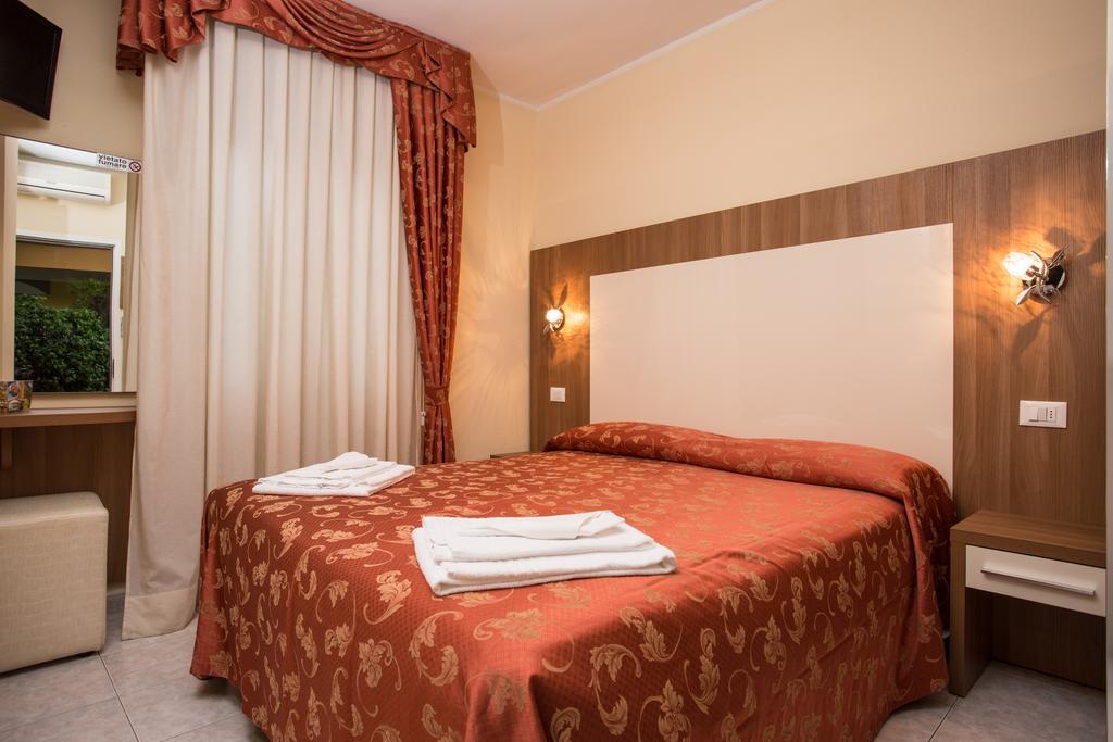 Albergo Ristorante Pozzi Белариа-Игеа Марина Екстериор снимка