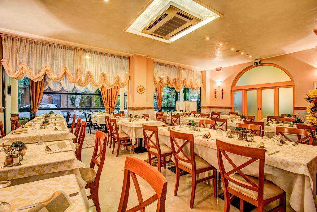 Albergo Ristorante Pozzi Белариа-Игеа Марина Екстериор снимка