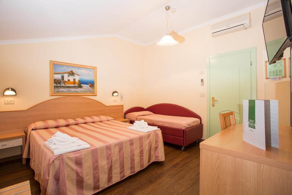 Albergo Ristorante Pozzi Белариа-Игеа Марина Екстериор снимка